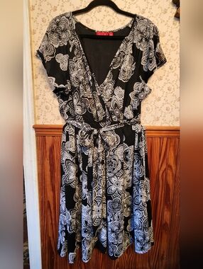 Elle Size 3x Black Lined Midi Dress w/ Belt,White Flower print & Flutter Sleeves